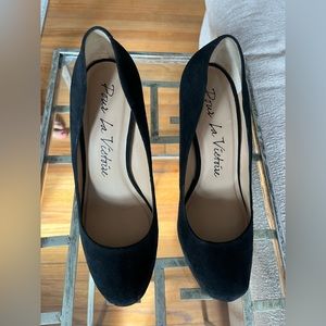 Por La Victoire Black Suede Heels. Never Worn. Size 8.5